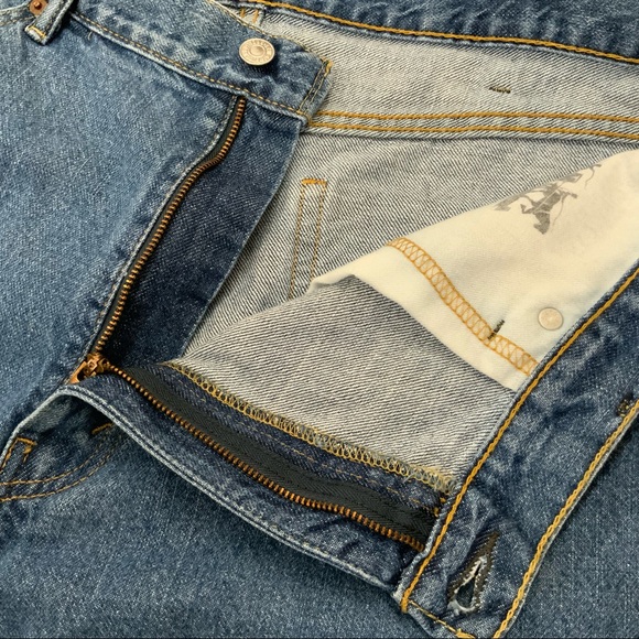 Levi's 505 Denim Blue Jean Shorts
Made of 100% Cotton
Size 40 - Picture 6 of 12